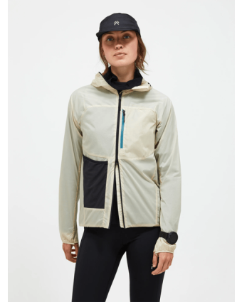 Peak Performance g78914_sand_fog_n36_on-model_front_image_dames_normaal_2.png