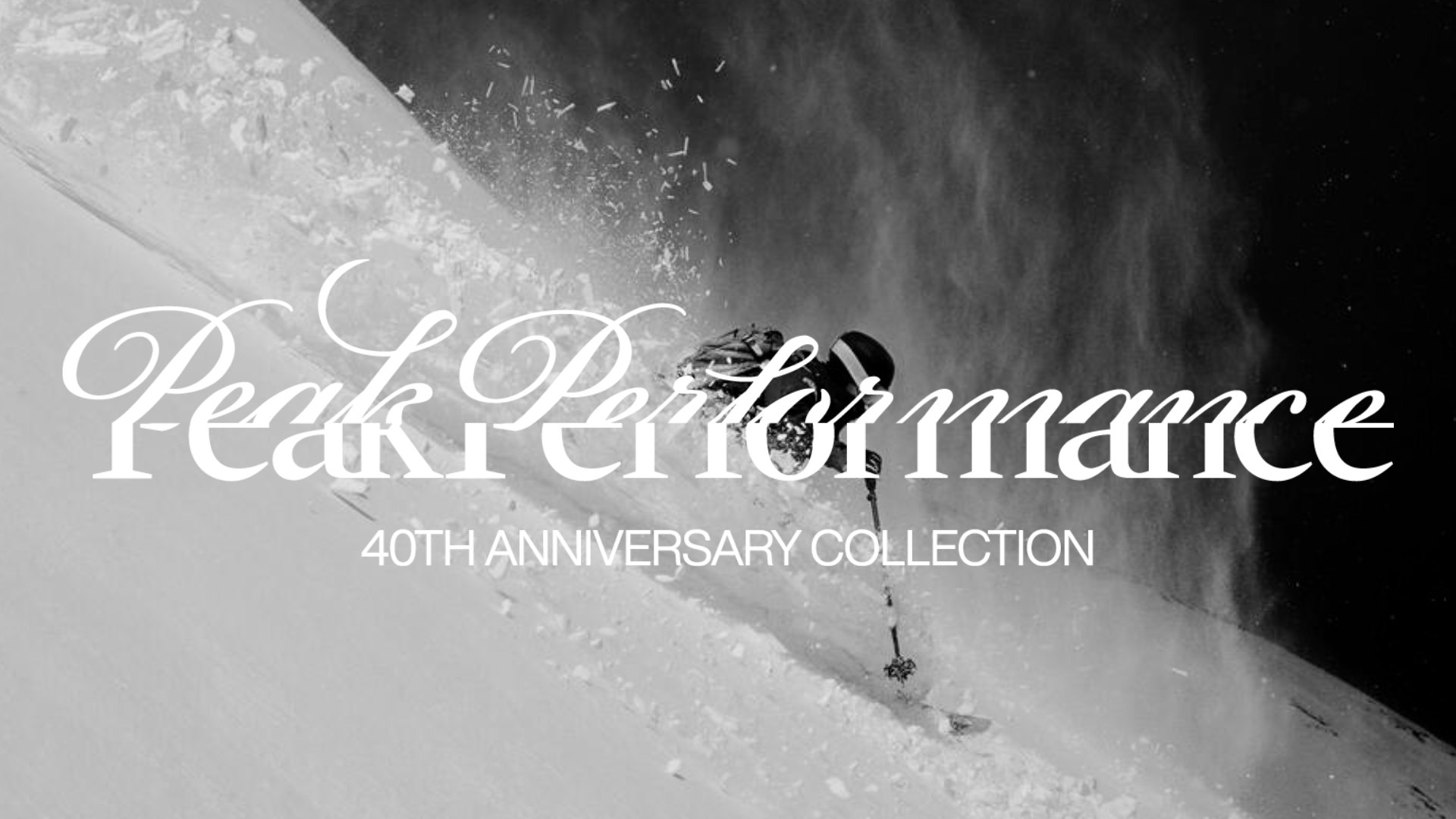 Skifahrer im Pulverschnee — Peak Performance 40th Anniversary Collection